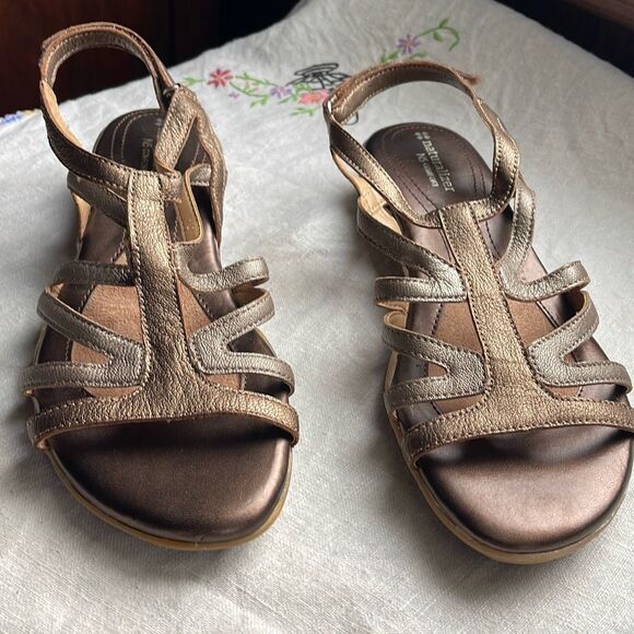 Naturalizer size 8.5Wide metallic gladiator style sandals. - Picture 1 of 8